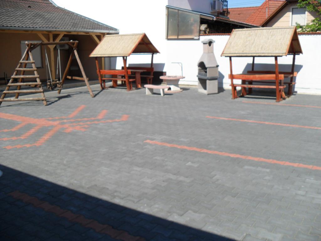 Oázis Apartman Harkány Exterior foto