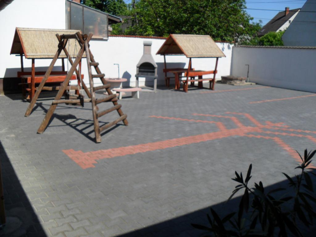 Oázis Apartman Harkány Exterior foto